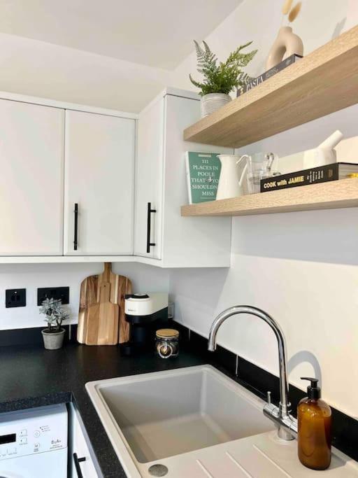 The Nook - Cosy Coastal Retreat Near Sandbanks Poole Esterno foto